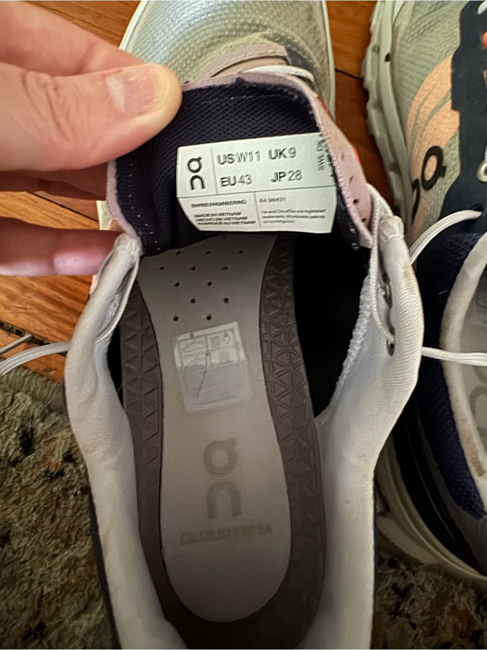 On Cloud CLOUD VISTA Waterproof & hiking women's sz 11 - Picture 6 of 7